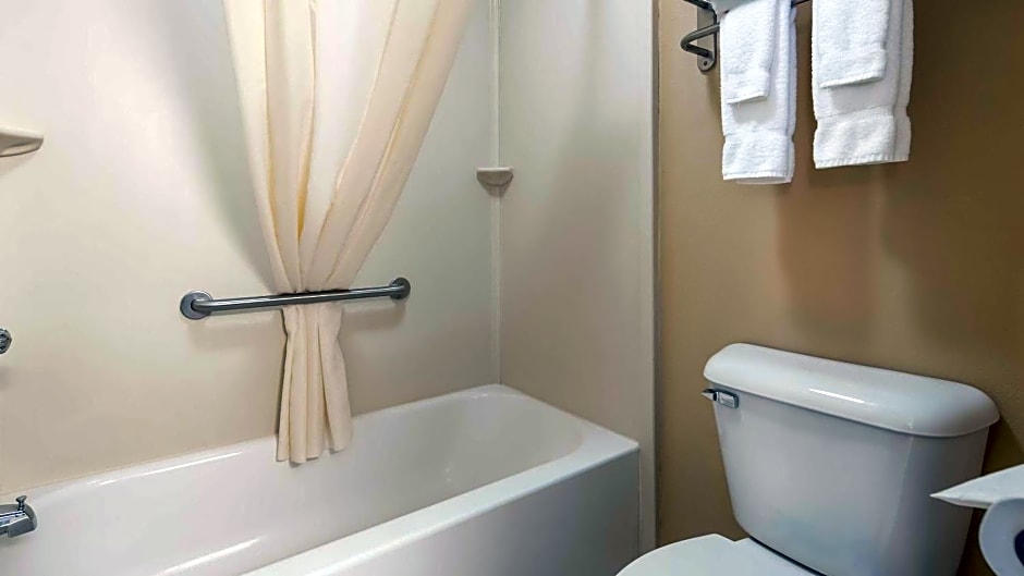 Best Western PLUS University Inn Marion