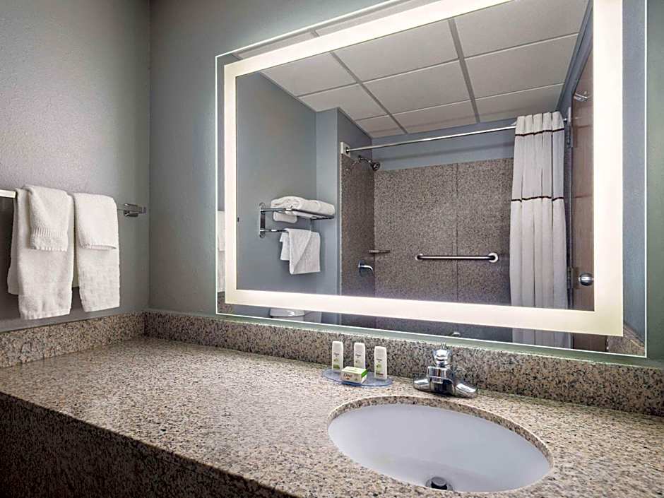 AmericInn by Wyndham Woodstock IL