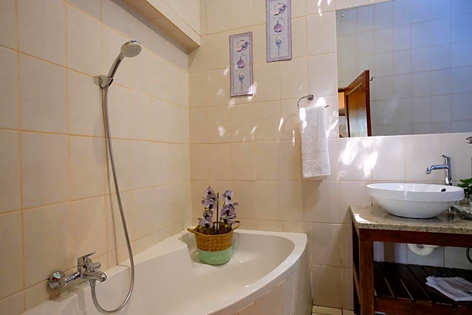 Whalesong Guest House