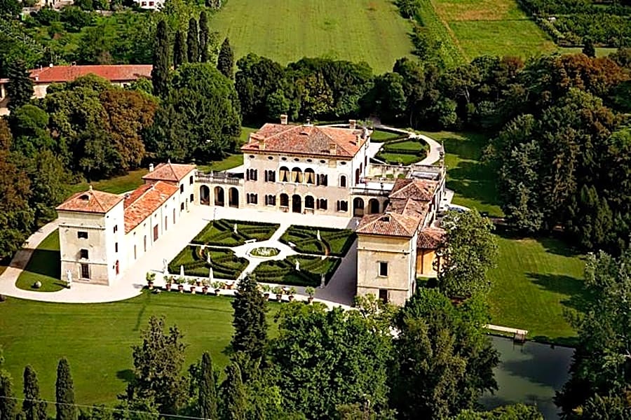 Villa Giona