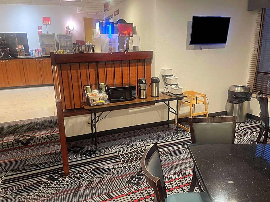 Days Inn by Wyndham Englewood Dayton Airport