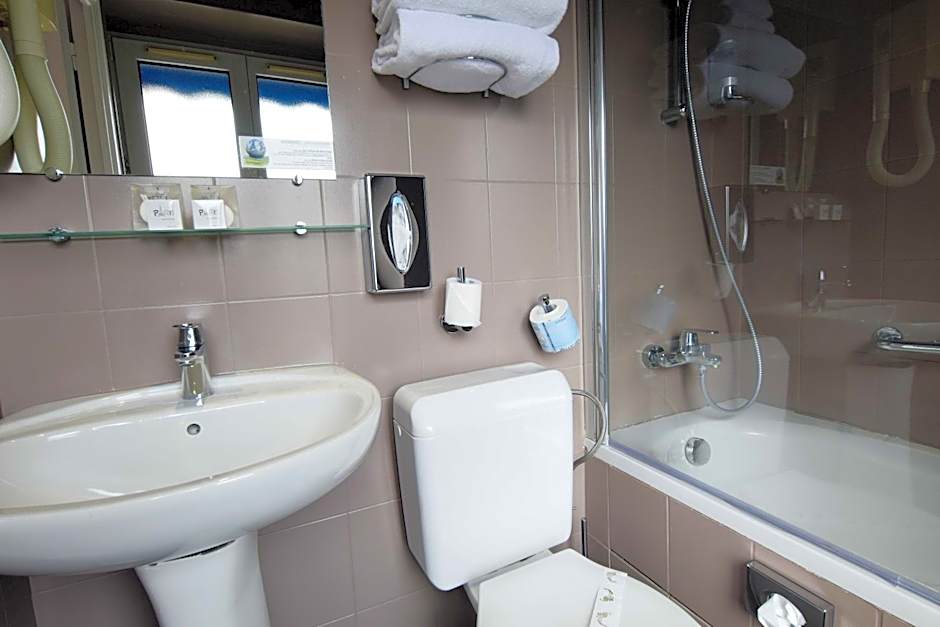 Alyss Saphir Cambronne Eiffel