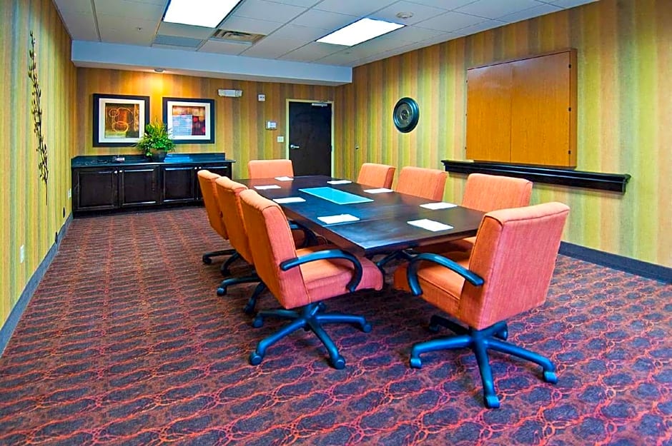 Hampton Inn & Suites Elk City