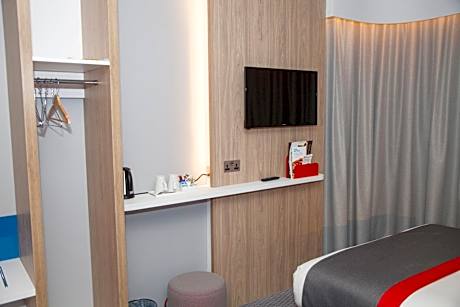 Holiday Inn Express Cardiff Bay By IHG