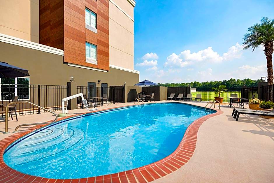 La Quinta Inn & Suites by Wyndham Gonzales