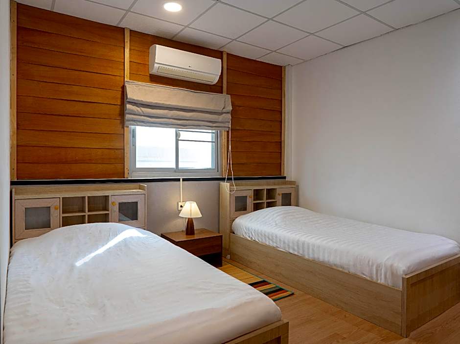 THE GOOSE HOUSE UBON
