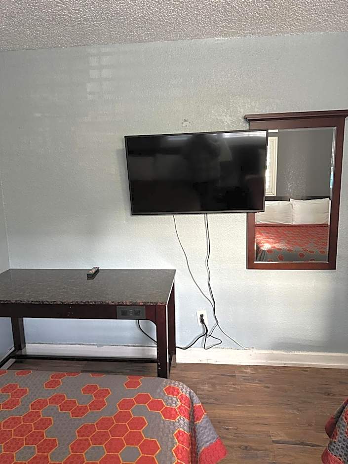 Fireside Inn By The Beach Boardwalk & Bowling