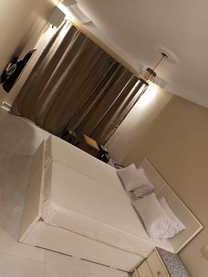 Unique Apartment by the sea, between Hilton and four seasons in the heart of Alexandria, no view