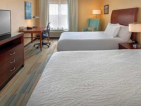 2 Queen Accessible Room Roll In Shower