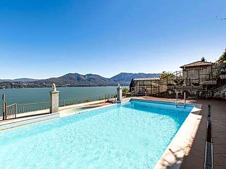 Residential complex with panoramic views and pool