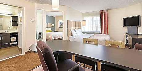 One-Bedroom Suite with Two Queen Beds