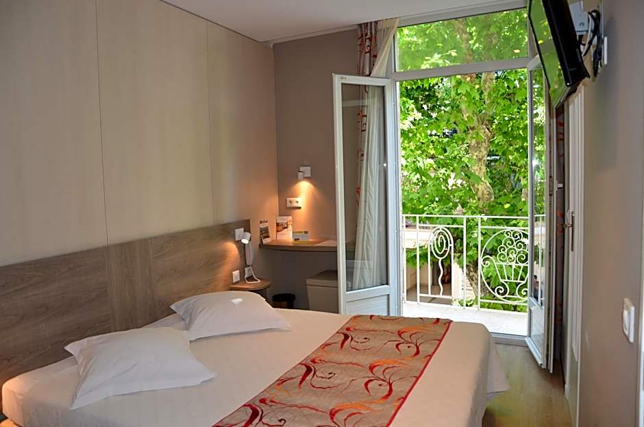 Brit Hotel Confort Le Revest Sainte-Maxime