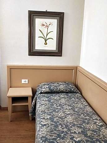 Single Room with Private External Bathroom