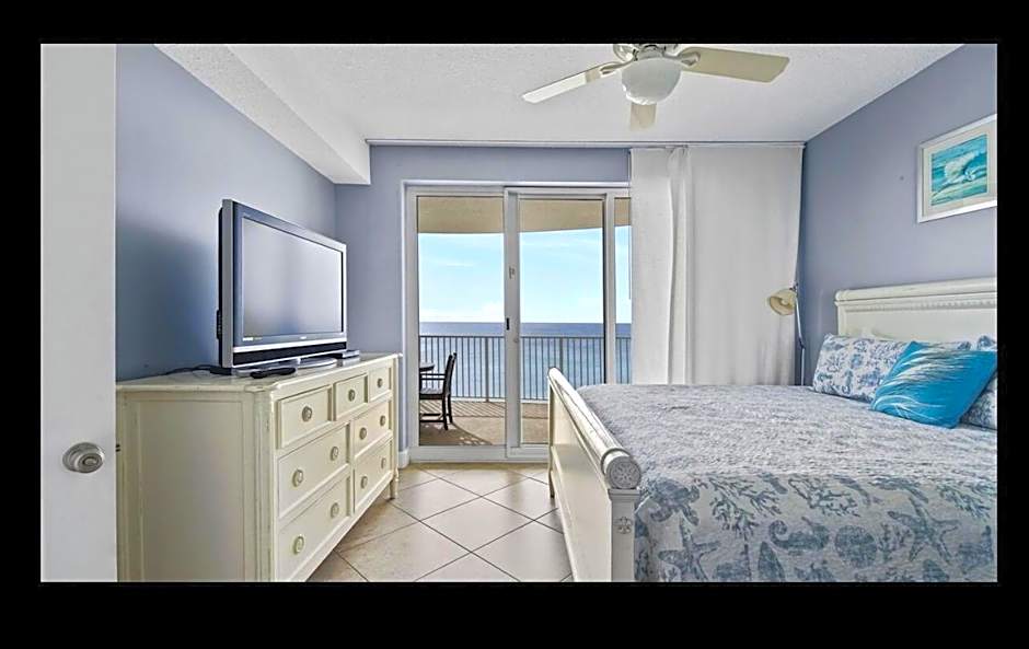 Beautiful Beachfront Views - The Retreat at Emerald Isle