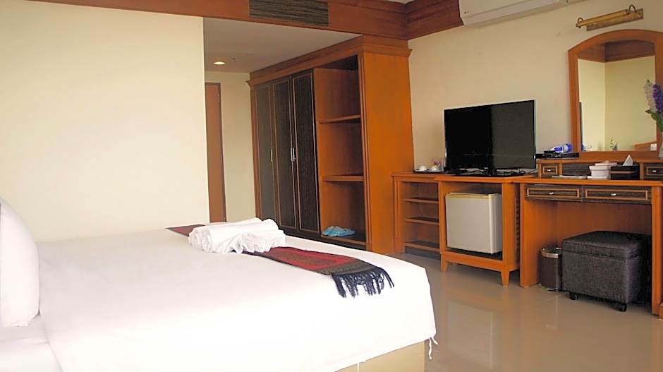 Jp Emerald Hotel