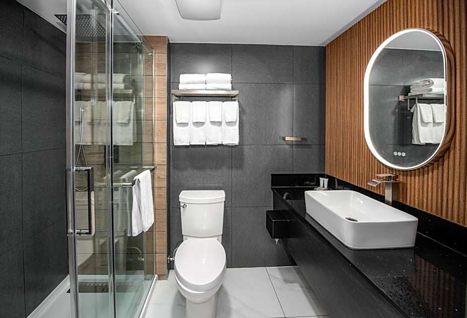 Sea Edge Beachside Hotel