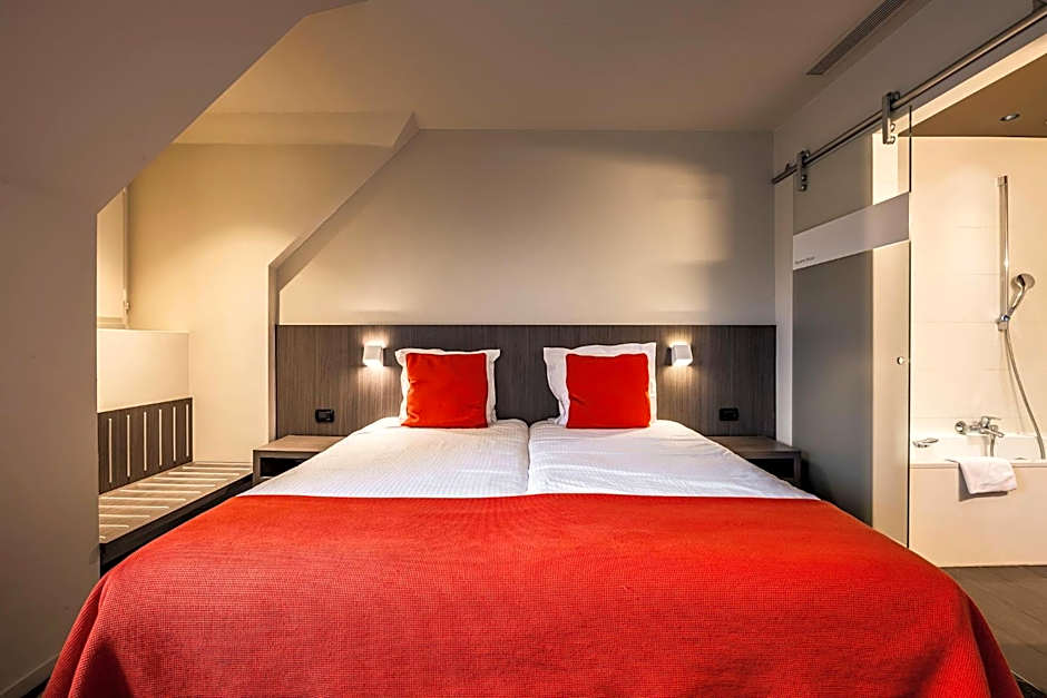 Square Hotel