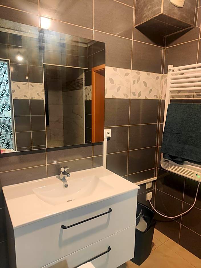 Chambre climatisée cosy Auberge du Manala Hôtel 24-24