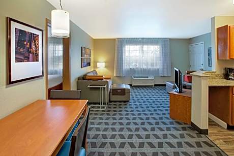 Suite, 1 Bedroom (1 Queen Bed and 1 Double Sofa Bed)