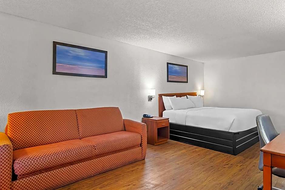 Travelodge Suites by Wyndham MacClenny