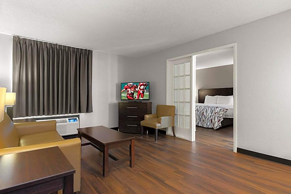 Red Roof Inn & Suites Savannah Airport