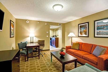  2 ROOM CORNER SUITE-2 DOUBLE BEDS-POOLVIEW - WIFI AVL-SLEEPER SOFA-MICROWAVE-REFRIGERATOR - COMP COOKED TO ORDER BRKFST-EVENING RECEPTION -