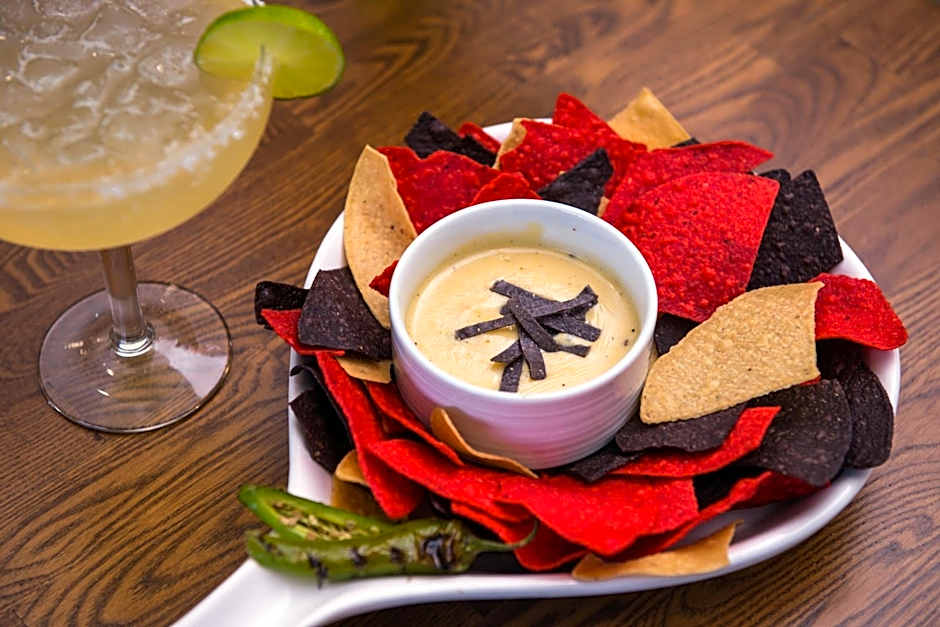 Holiday Inn and Suites Dallas-Addison By IHG