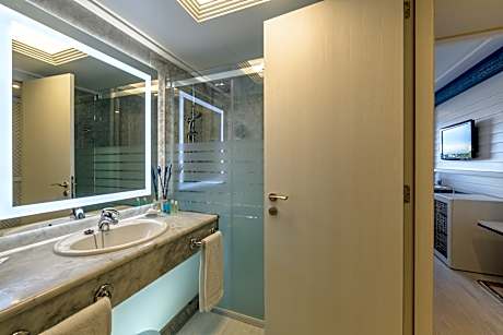 Quadruple deluxe room