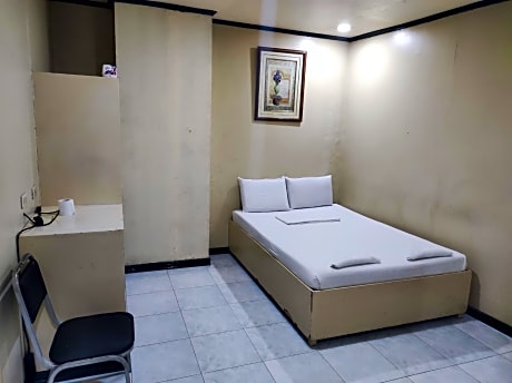 Deluxe Double Room (2 Adults + 1 Child)