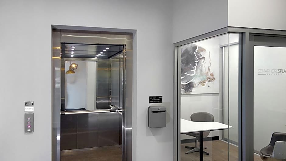 Semaphore Splash Apartments