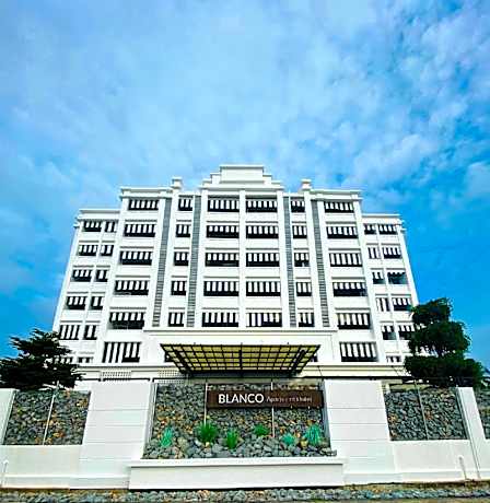 Blanco Apartment Hotel