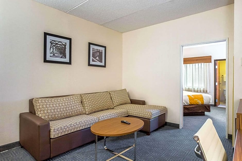 Quality Suites Lansing