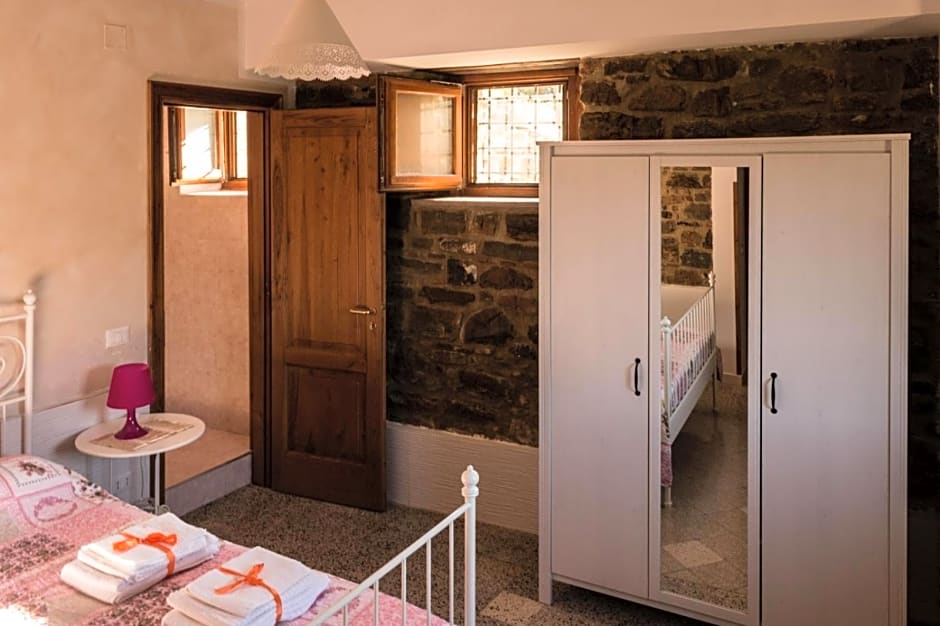 Casale storico nella campagna cilentana