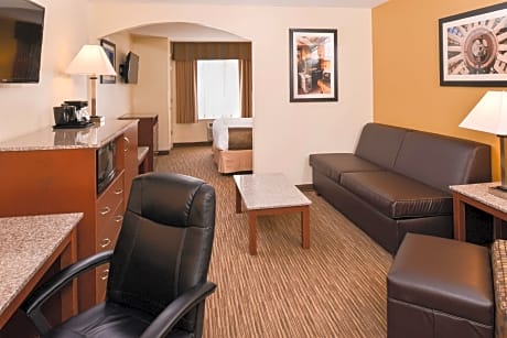 Suite-1 King Bed, Non-Smoking, Soaker Tub, 2 Flat Screen Tvs, Microwave And Refrigerator, Shower, Full Breakfast