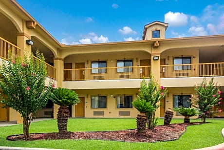 Americas Best Value Inn & Suites Tomball