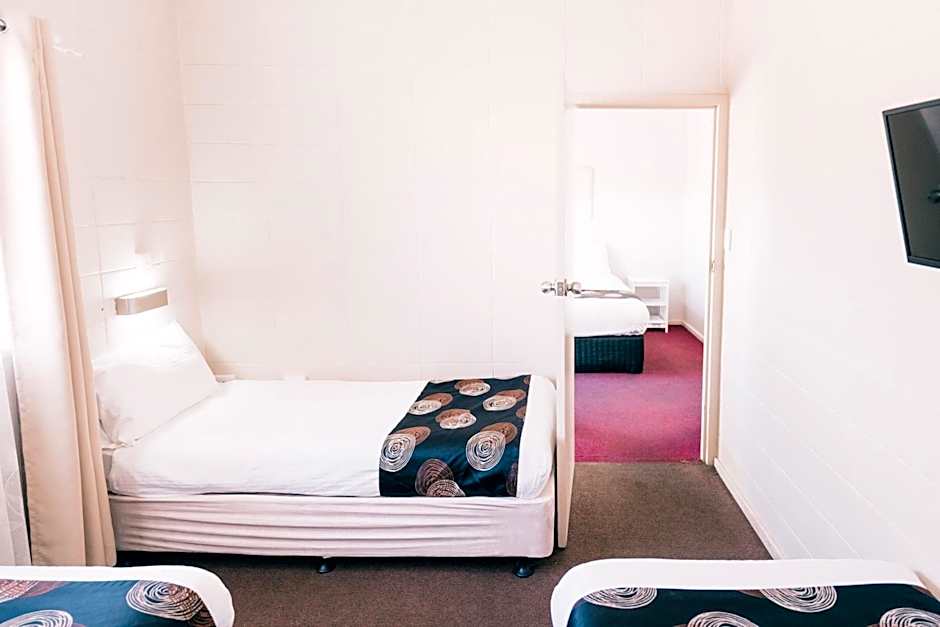 Motel Poinsettia