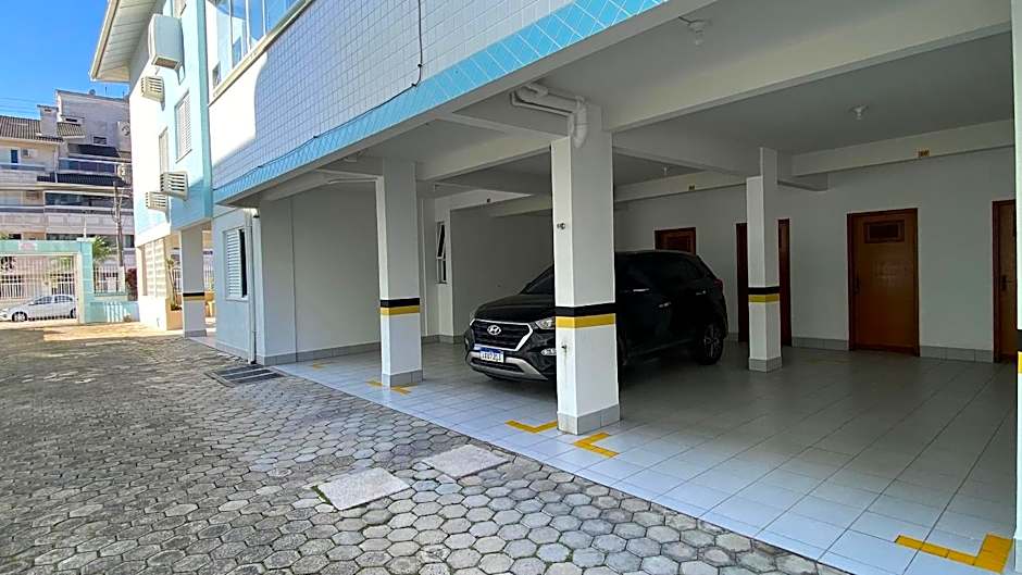 Caminhe até a praia, refresque-se na piscina