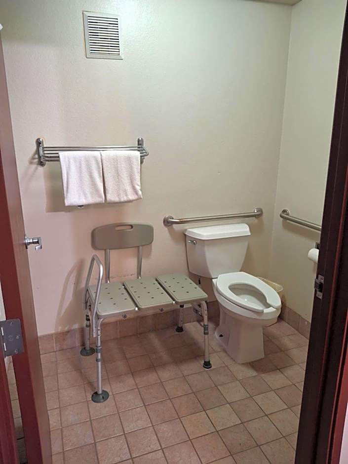 Toppenish Inn and Suites