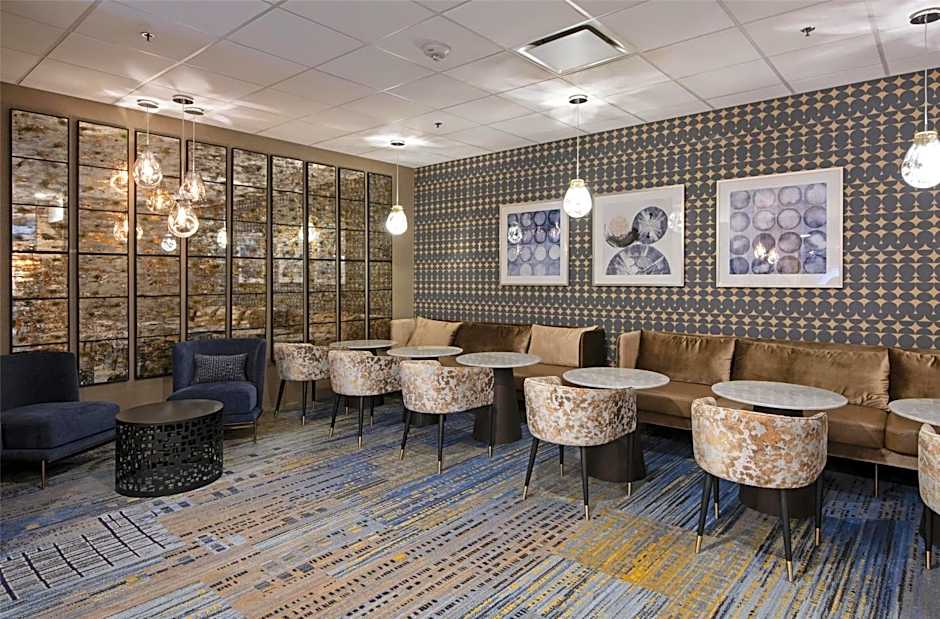 DoubleTree by Hilton West Edmonton