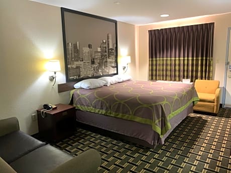 Super 8 by Wyndham Baytown / I-10