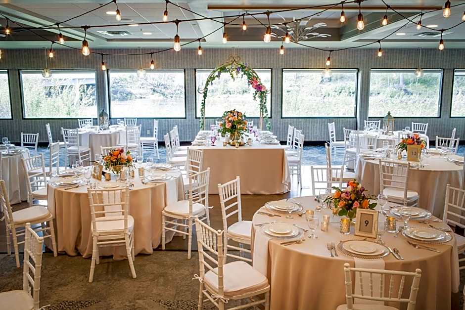 Holiday Inn Milwaukee Riverfront By IHG