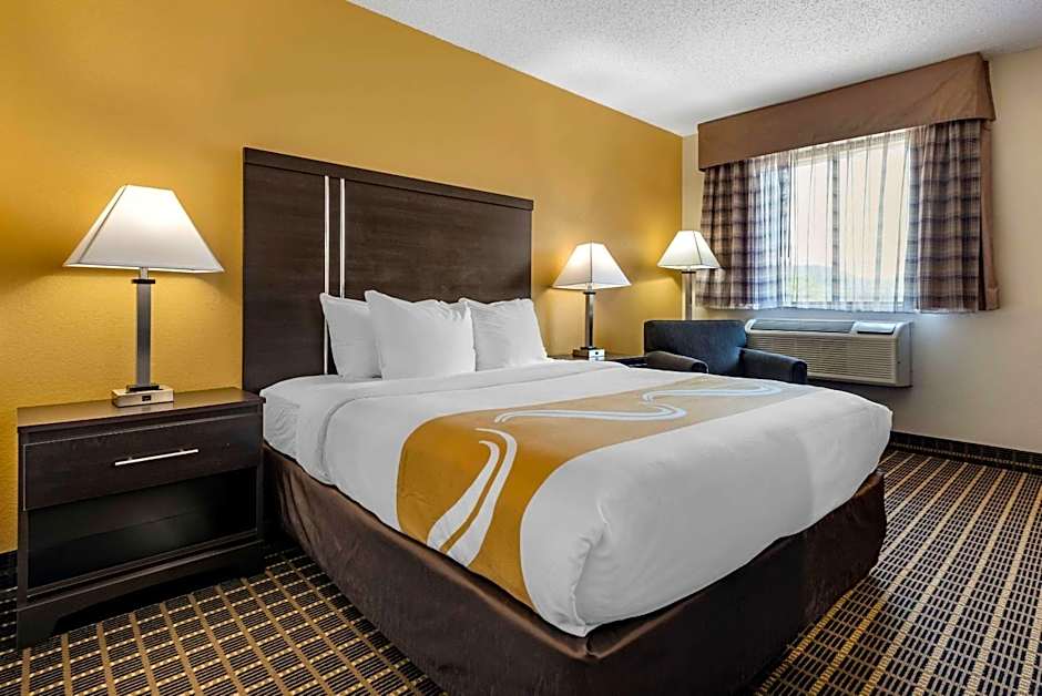 Quality Inn & Suites Warren