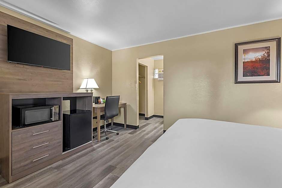 Travelodge by Wyndham Rapid City