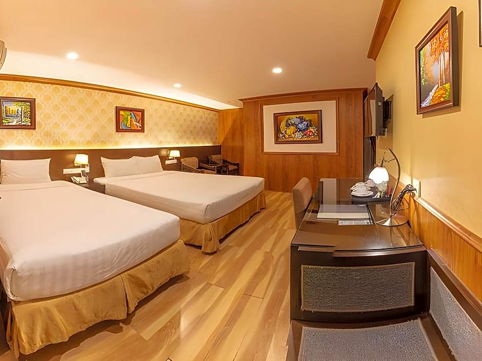 Photo 1 of 3 of Superior 2 Beds and 1 King Bed