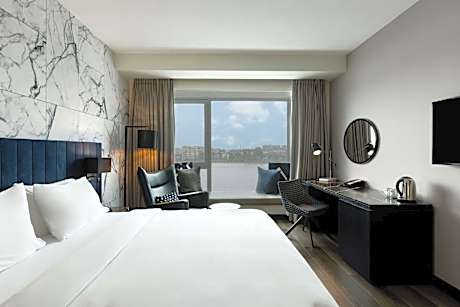 Executive Room with Lagoon View and Lounge Access