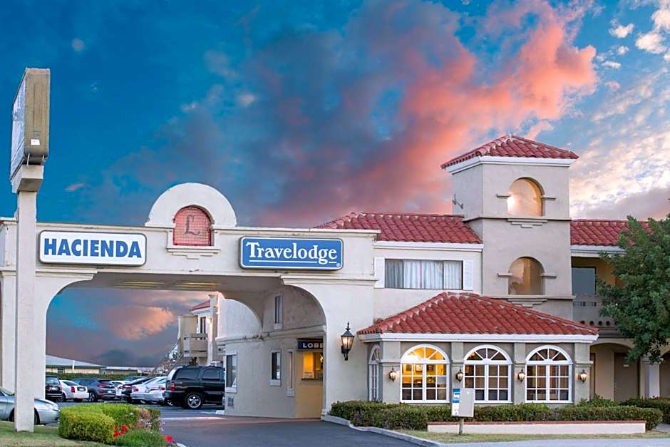 Travelodge by Wyndham Costa Mesa Newport Beach Hacienda