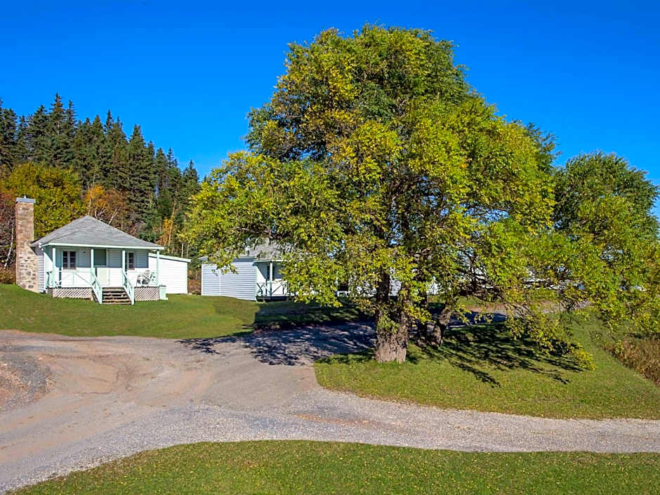 Au Pic de l'Aurore Motel-Chalets