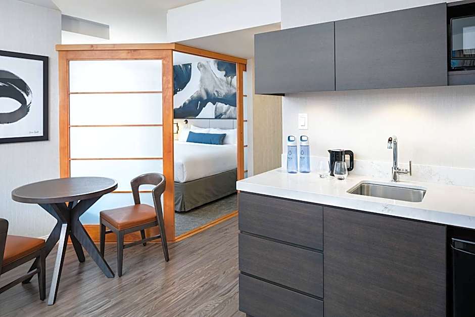Delta Hotels by Marriott Vancouver Downtown Suites