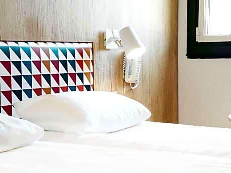 Standard Room with two single beds