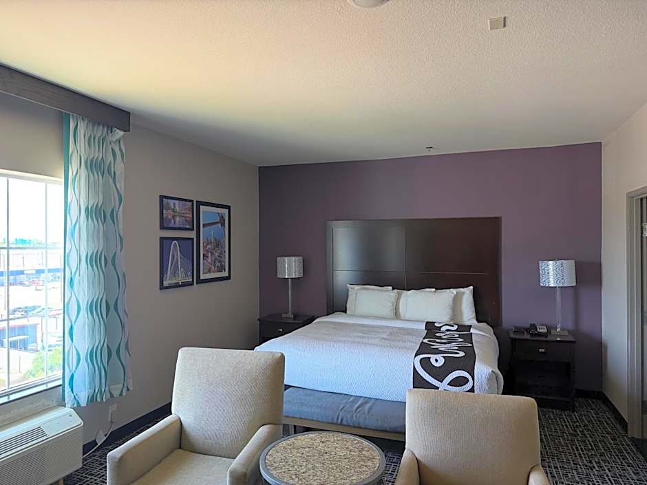 La Quinta Inn & Suites by Wyndham DFW Airport West - Euless